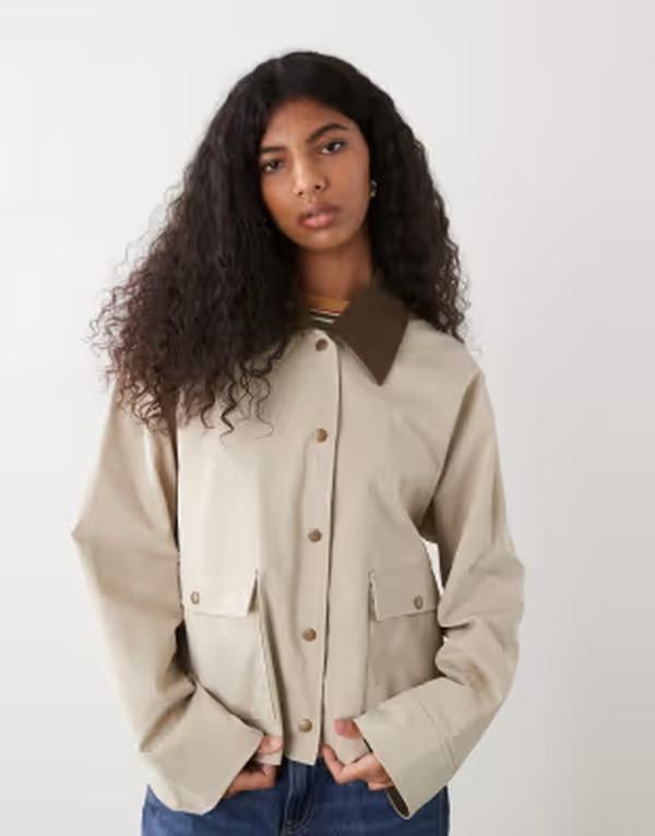 ノイジーメイ レディース アウター ジャケット・ブルゾン コントラスト Noisy May contrast collar lightweight barn jacket in stone Silve