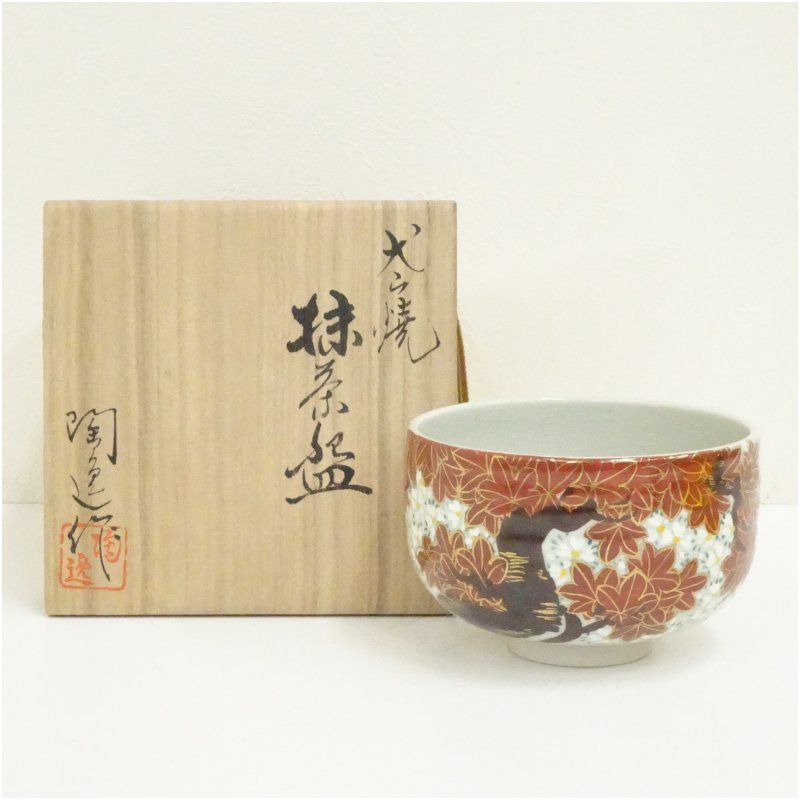 犬山焼　後藤陶逸造　色絵雲錦茶碗（共箱 茶道 抹茶 おしゃれ 抹茶茶碗 抹茶碗 和食器 レトロ 茶器 骨董 茶わん 茶会 茶の湯 3月 11月 春秋