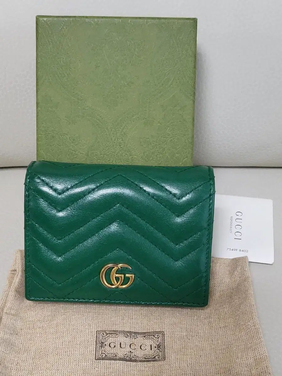 グッチ 二つ折り財布 正規品