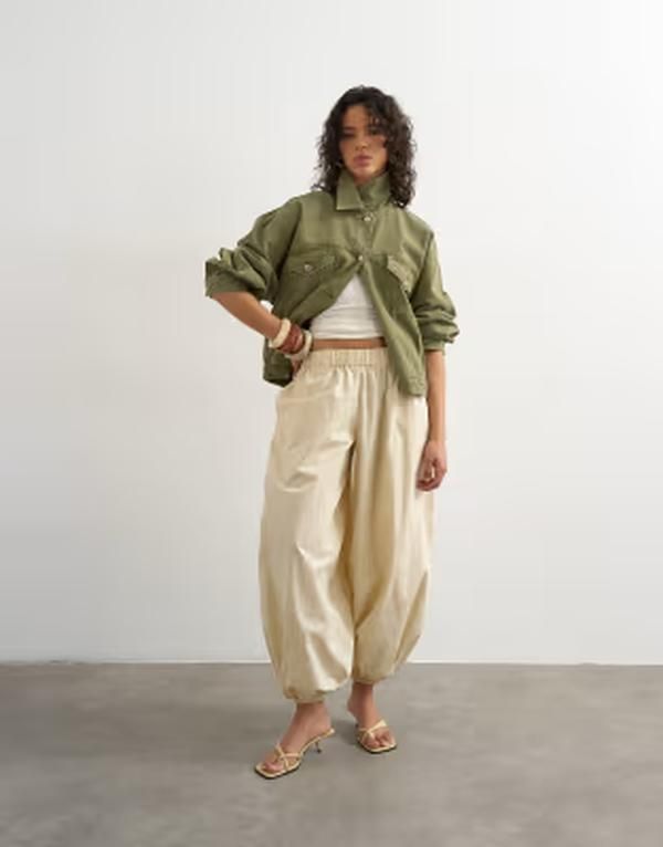 トップショップ レディース ボトムス カジュアルパンツ Topshop extreme poplin pullon balloon pants in yellow Buttermilk イエロー