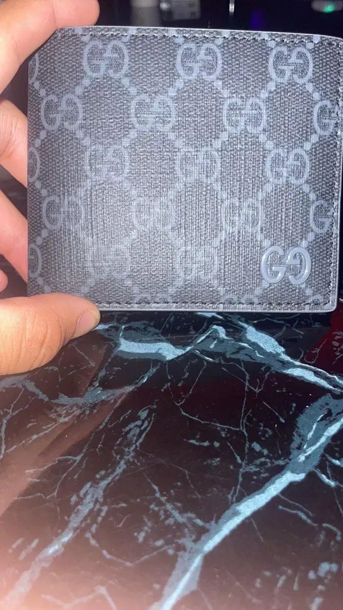 グッチ メンズ 二つ折り財布