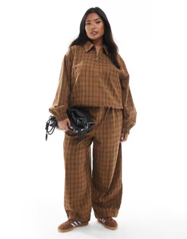 エイソス レディース ボトムス カジュアルパンツ ASOS Curve ASOS DESIGN Curve textured barreleg pull on pants with seam deta