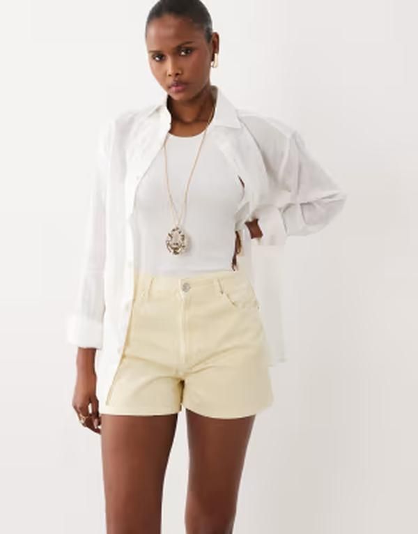 エイソス レディース ボトムス ハーフパンツ・ショーツ ハイウエスト ショートパンツ デニム ASOS DESIGN high waist denim shorts in buttermilk デニム