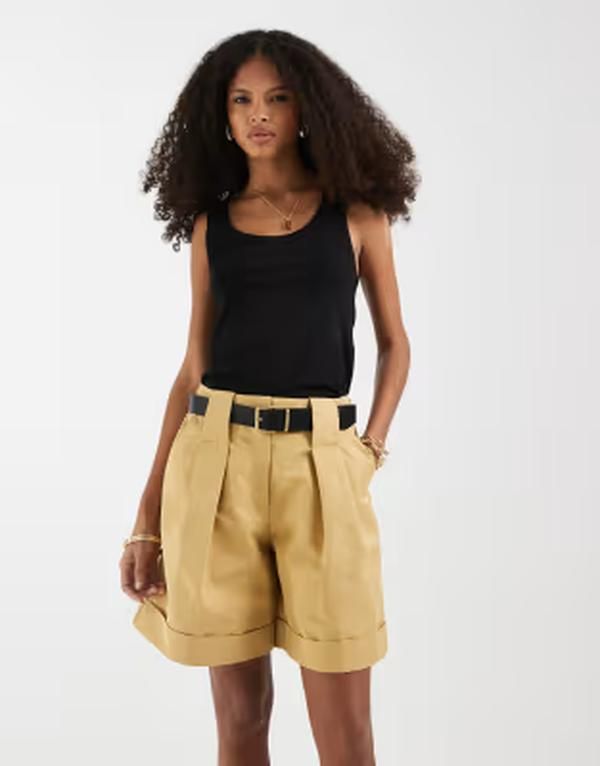 エイソス レディース ボトムス ハーフパンツ・ショーツ ショートパンツ ASOS DESIGN Tailored belted cuffed shorts in camel Toffee キャメル