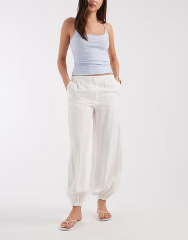 エイソス レディース ボトムス カジュアルパンツ ASOS DESIGN Tailored balloon tie hem pants in crinkle fabric Offwhite オフホワイ