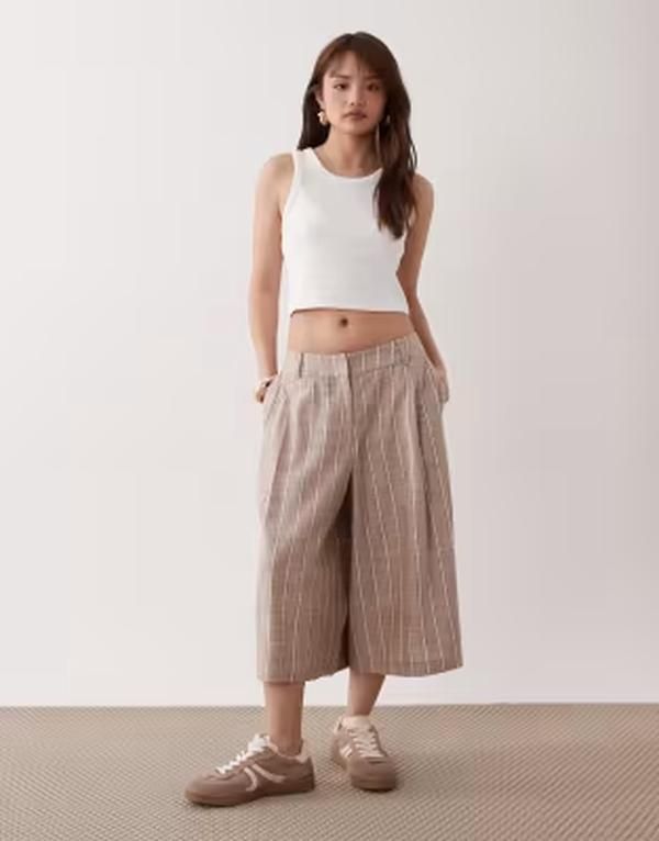エイソス レディース ボトムス カジュアルパンツ プチ リネン ASOS DESIGN Petite tailored culotte pants with linen in mink stripe