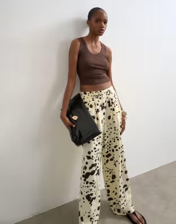 トップショップ レディース ボトムス カジュアルパンツ プリント リネン Topshop linen blend balloon pants with tie waist in cow print M