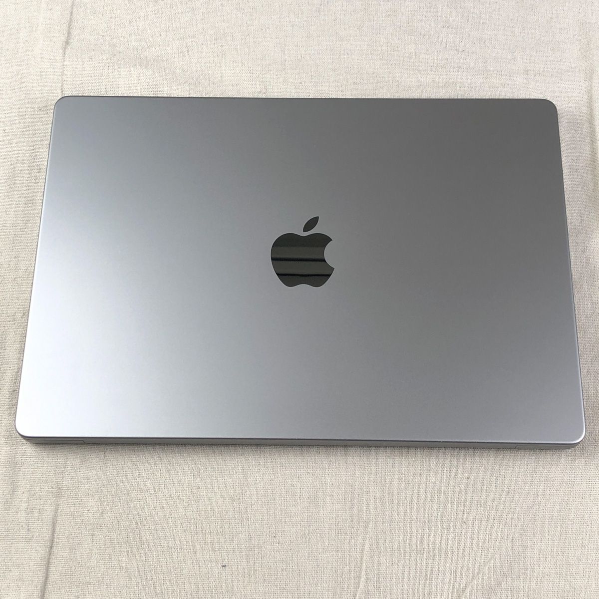 【本体のみ】Apple MacBook Pro (14インチ 2021) 【M1 Pro（CPUコア10/GPUコア16）・メモリ16GB・SSD1TB】A2442 EMC3650/mb-261257（498993）