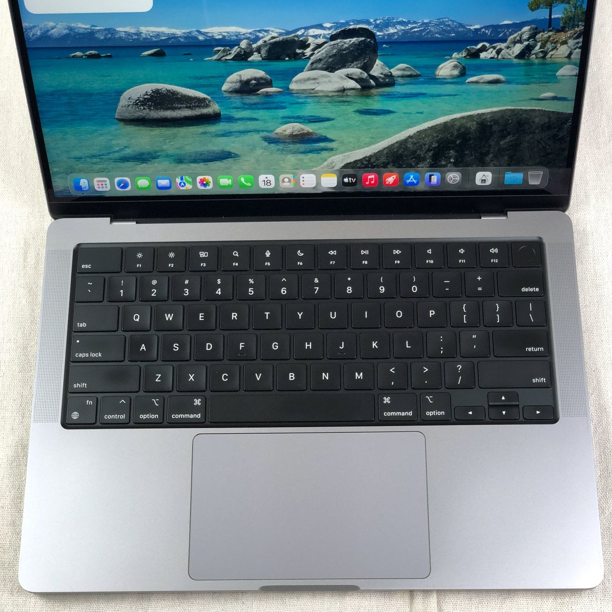 【本体のみ】Apple MacBook Pro (14インチ 2021) 【M1 Pro（CPUコア10/GPUコア16）・メモリ16GB・SSD1TB】A2442 EMC3650/mb-261258（498999）