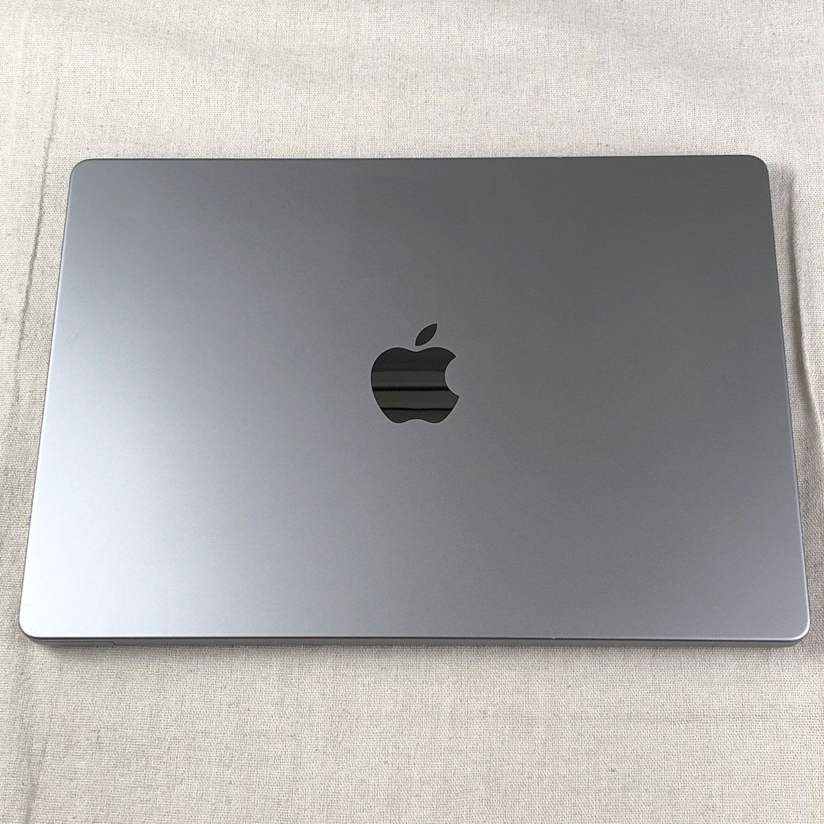 【本体のみ】Apple MacBook Pro (14インチ 2021) 【M1 Pro（CPUコア10/GPUコア16）・メモリ16GB・SSD1TB】A2442 EMC3650/mb-261258（498999）