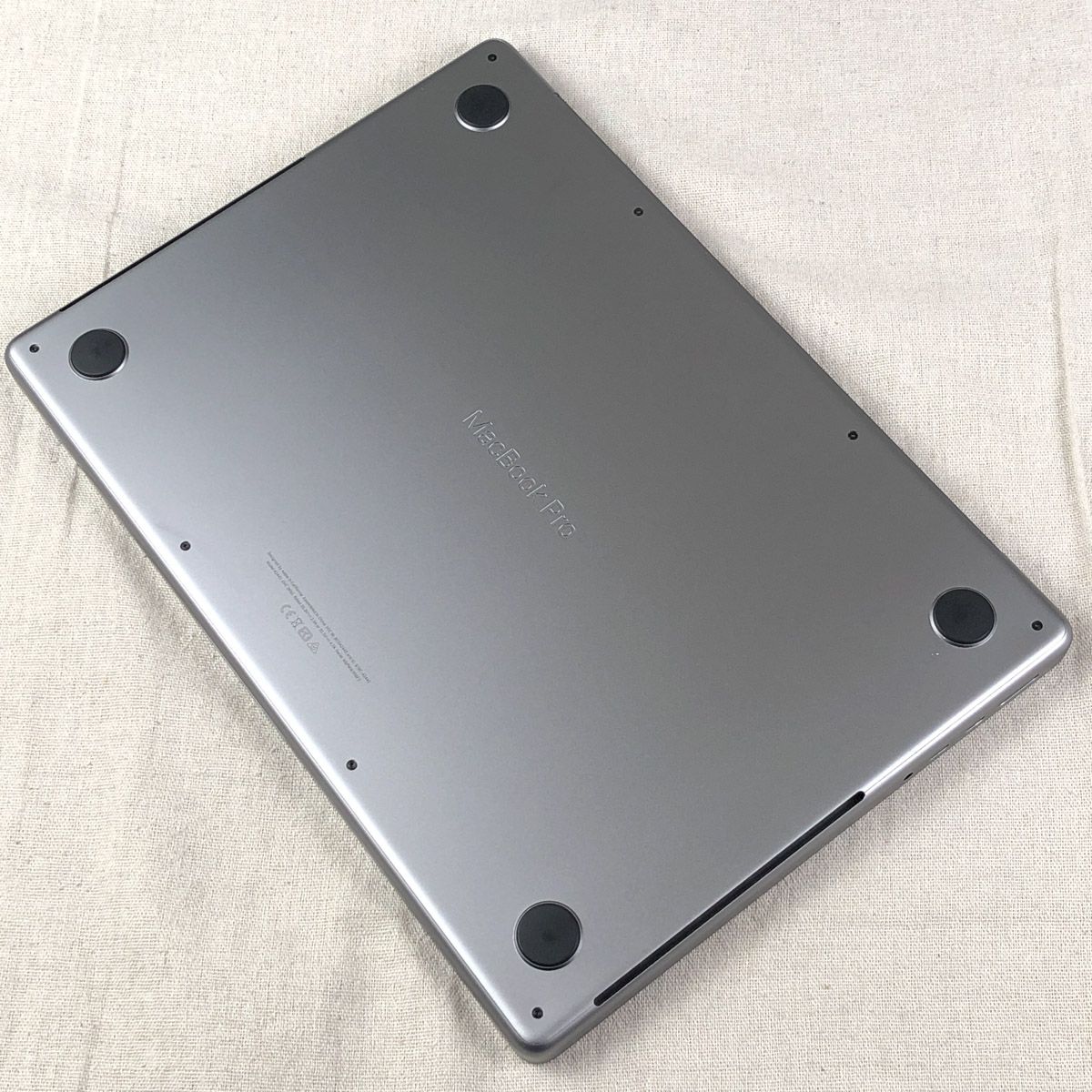 【本体のみ】Apple MacBook Pro (14インチ 2021) 【M1 Pro（CPUコア10/GPUコア16）・メモリ16GB・SSD1TB】A2442 EMC3650/mb-261259（499014）