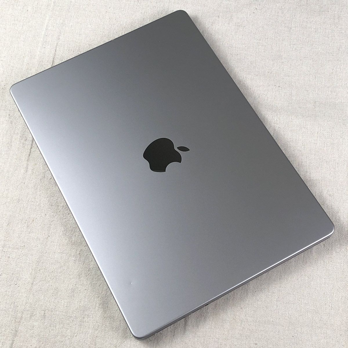 【本体のみ】Apple MacBook Pro (14インチ 2021) 【M1 Pro（CPUコア10/GPUコア16）・メモリ16GB・SSD1TB】A2442 EMC3650/mb-261259（499014）