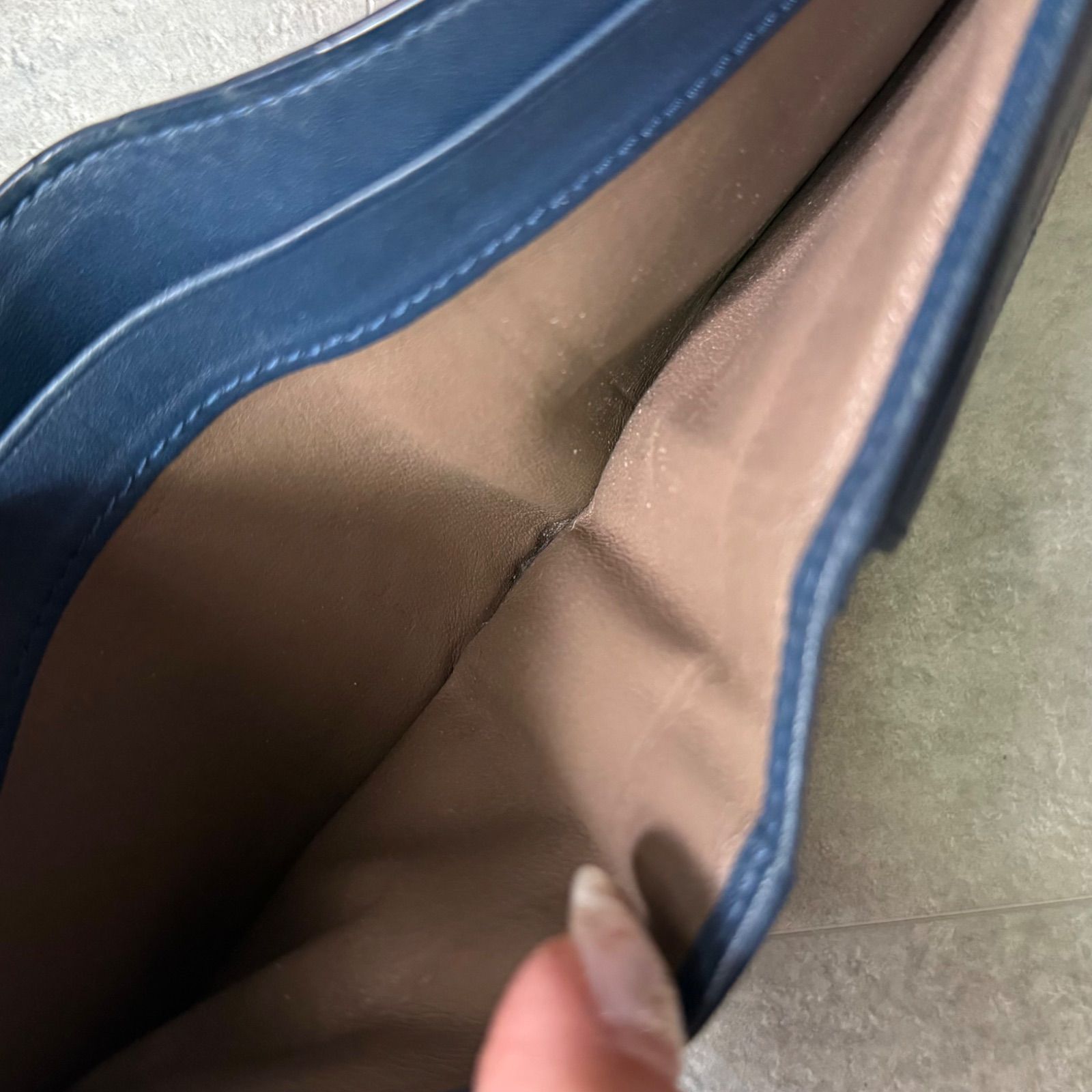 BOTTEGA VENETA ボッテガヴェネタ クロコ イントレチャート 二つ折り財布 レザー ネイビー 紺 コンパクトウォレット BOTTEGA VENETA ボッテガヴェネタ クロコ イントレチャート 二つ折り財布 レザー ネイビー 紺 コンパクトウォレット