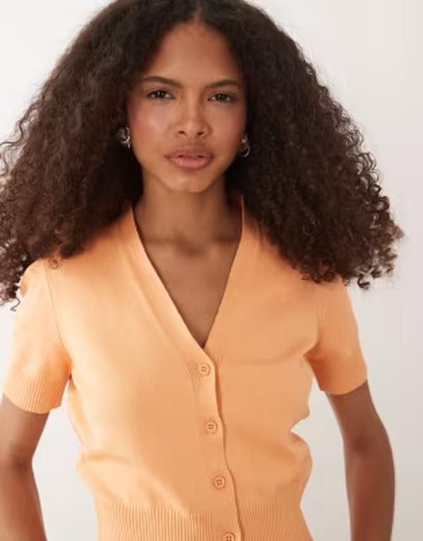 エイソス レディース アウター カーディガン Vネック ニット ASOS DESIGN fine knit vneck cardigan in peach ピーチ エイソス レディース アウター カーディガン Vネック ニット ASOS DESIGN fine knit vneck cardigan in peach ピーチ