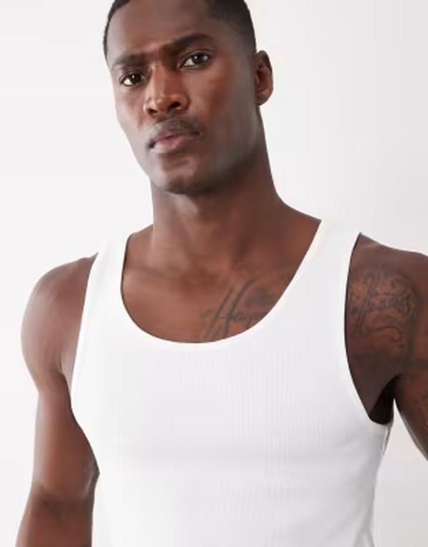 エイソス メンズ トップス ベスト リブ ASOS DESIGN muscle fit ribbed tank with mid scoop WHITE ホワイト