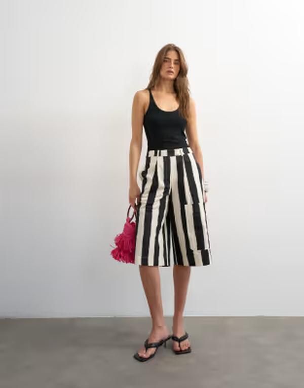 トップショップ レディース ボトムス ハーフパンツ・ショーツ ショートパンツ Topshop longline Bermuda cargo shorts in mono stripe Mono str