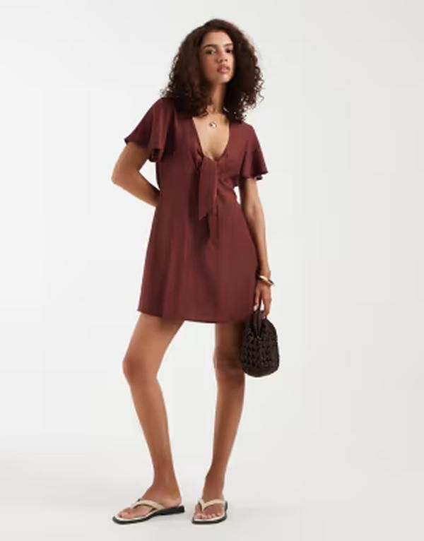ヴェロモーダ レディース トップス ワンピース ミニ Vero Moda crinkle textured woven tie front mini dress in Andorra レッド