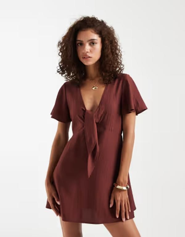 ヴェロモーダ レディース トップス ワンピース ミニ Vero Moda crinkle textured woven tie front mini dress in Andorra レッド