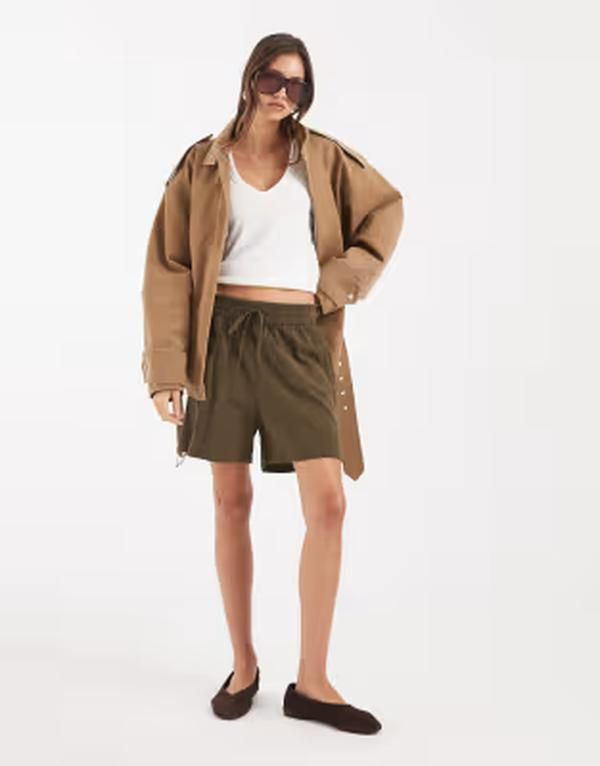 オンリー レディース ボトムス ハーフパンツ・ショーツ ショートパンツ ONLY tie frontextured shorts Khaki カーキ