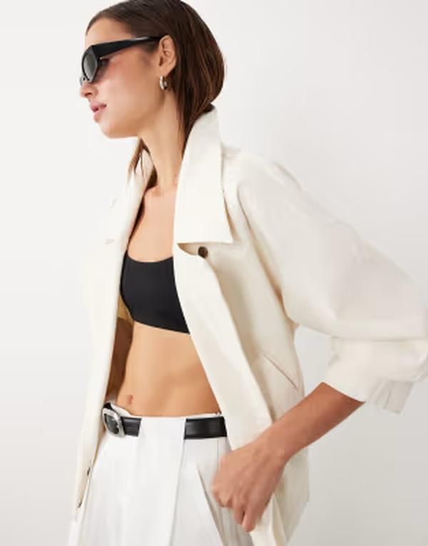 マンゴ レディース アウター ジャケット・ブルゾン コート クロップド Mango starring Hailey Bieber cropped trench coat in cream クリーム