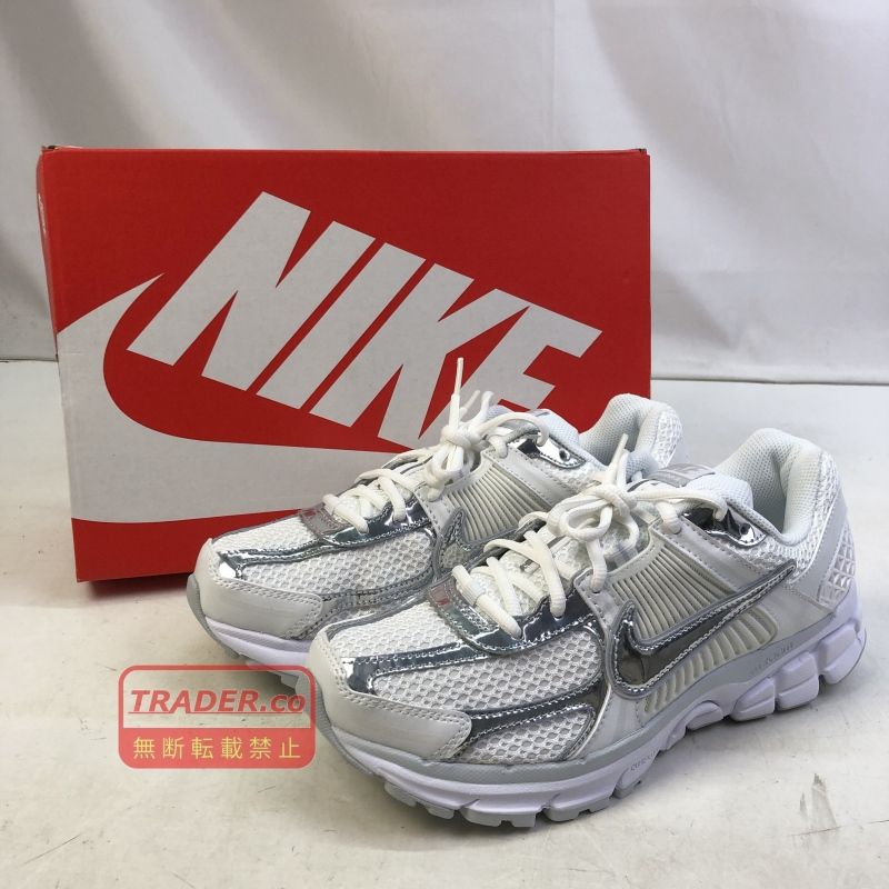 01w-6951 ナイキ NIKE 27.5cm US10.5 UK8 ズーム ボメロ 5　Air Zoom Vomero 5 'Chrome Toe' HF7723-100 靴 【中古品】