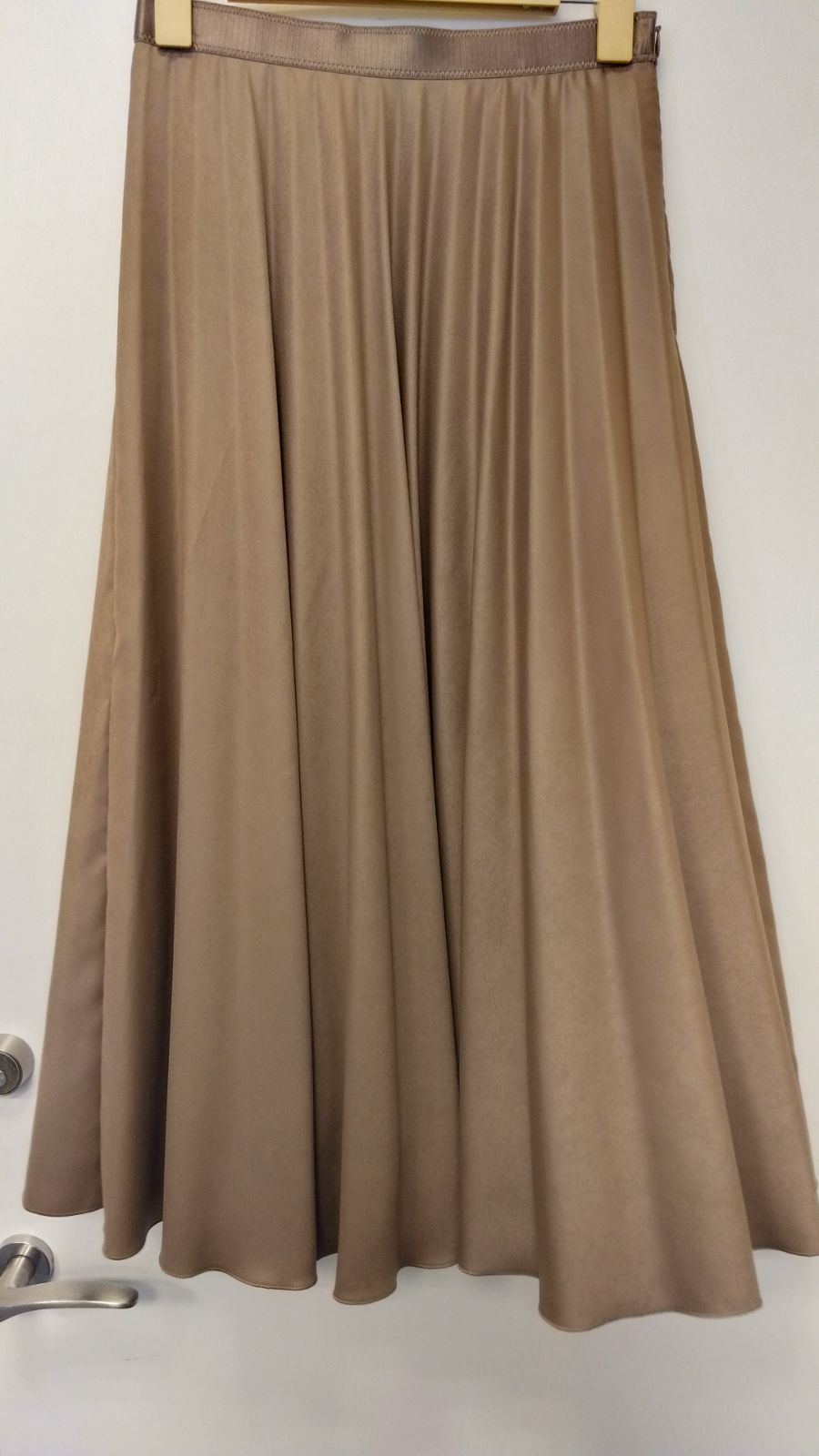 M02　アナイ／ANAYI　美品　レザーライクサテンプリーツスカート　36サイズ　モカ　総裏　定価32000円 9,450円
