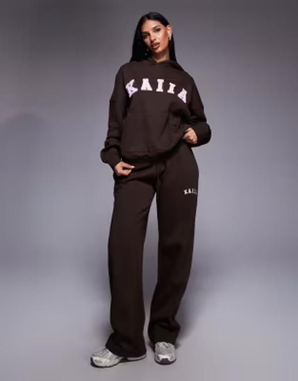 カイア レディース ボトムス カジュアルパンツ ワイドレッグ スウェットパンツ 刺繍 ロゴ Kaiia embroide red logo wide leg sweatpants in chocola 12,395円
