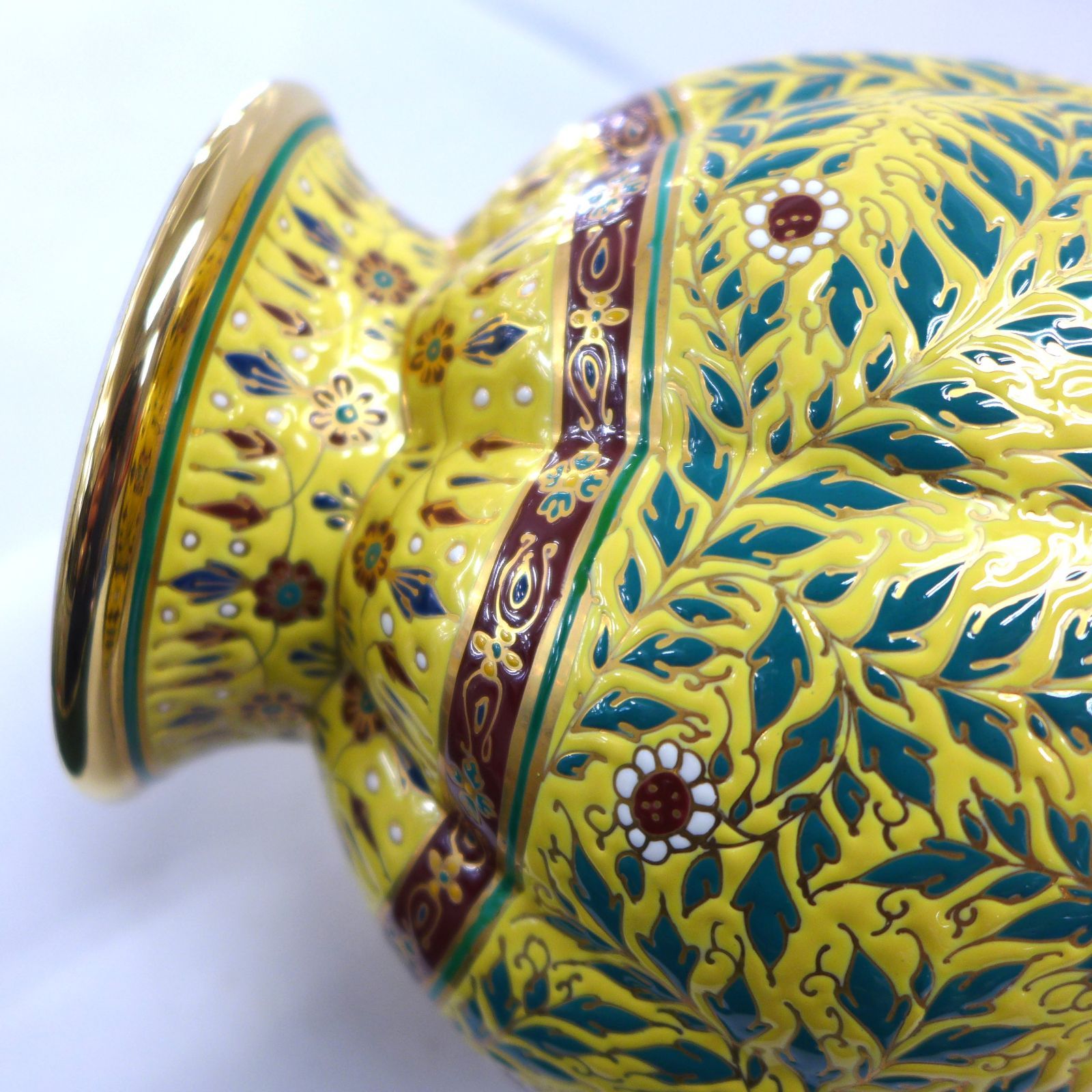 【新品】タイ製ベンジャロン焼き　花瓶 タイ王室御用達 18K使用 ベンジャロン焼 ロイヤルホワイト 花瓶