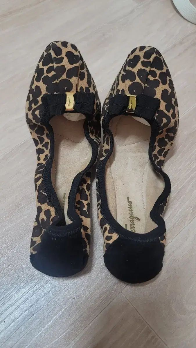 FERRAGAMO フェラガモ ヴィンテージ MY ジョイ フラット レオパード (6サイズ)