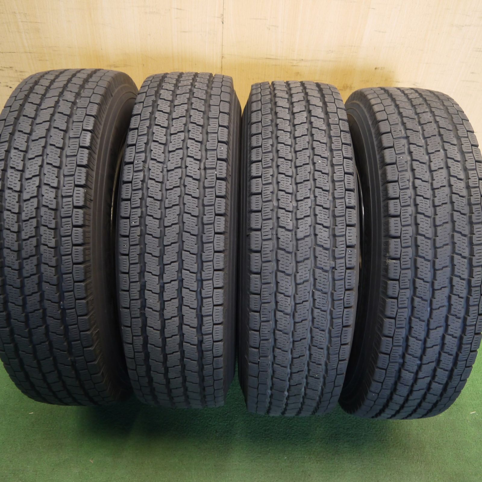バリ溝！8.5分☆トヨタ 100系 ハイエース 純正 メッキ 195/80R15 107
