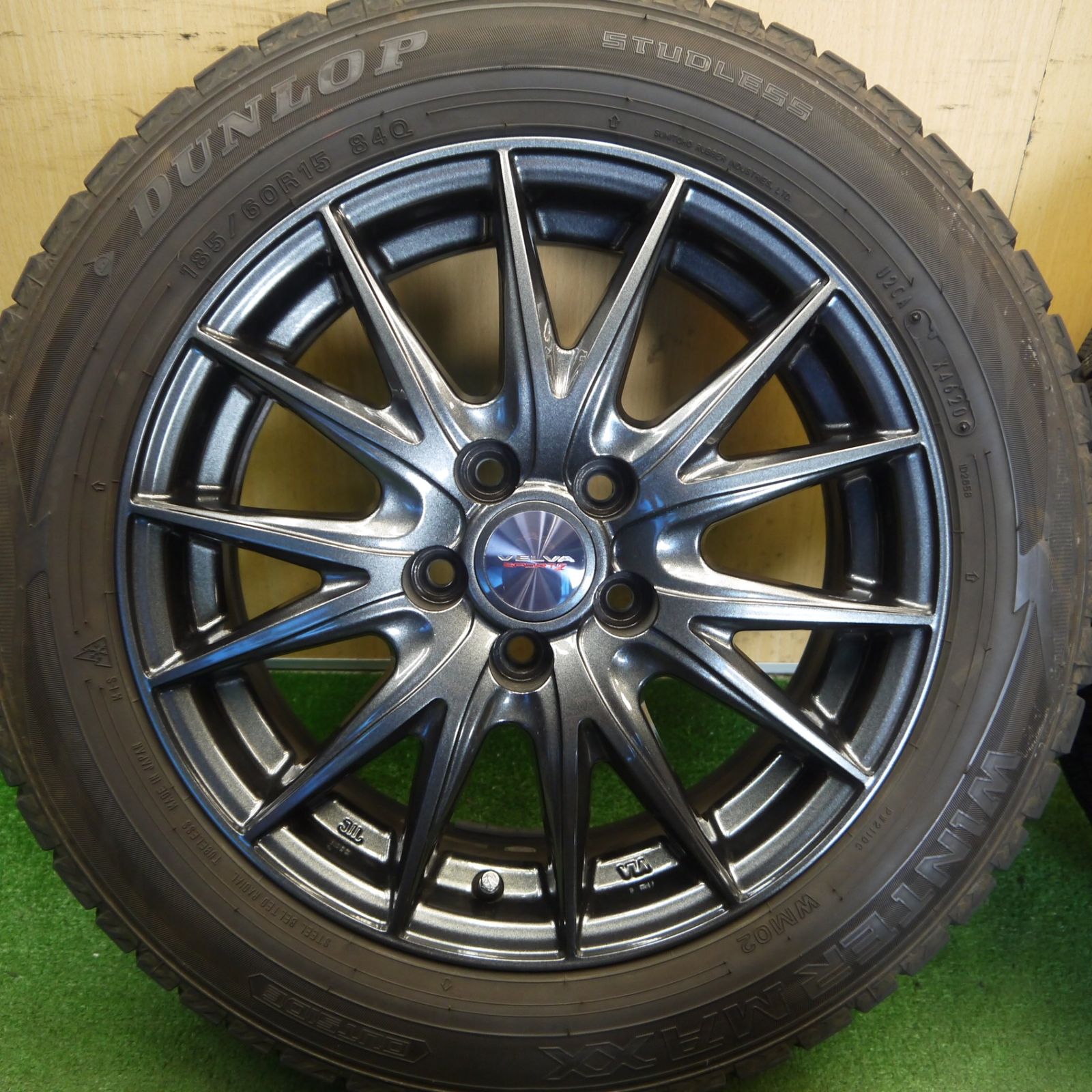 バリ溝！キレイ！9.5分☆シエンタ 等 185/60R15 スタッドレス
