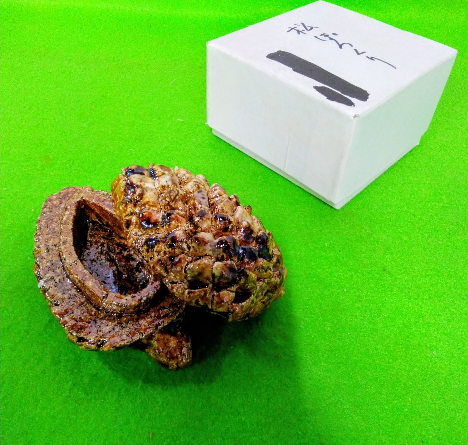 陶器製蓋付 茶道具 松ぼっくり型香合 使用わずかな美品です。Y907