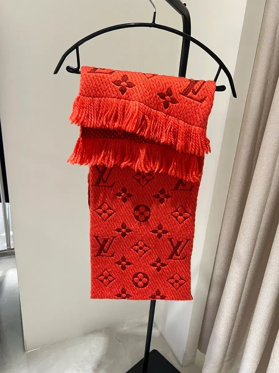 ルイヴィトン ロゴ マニア マフラー レッド
