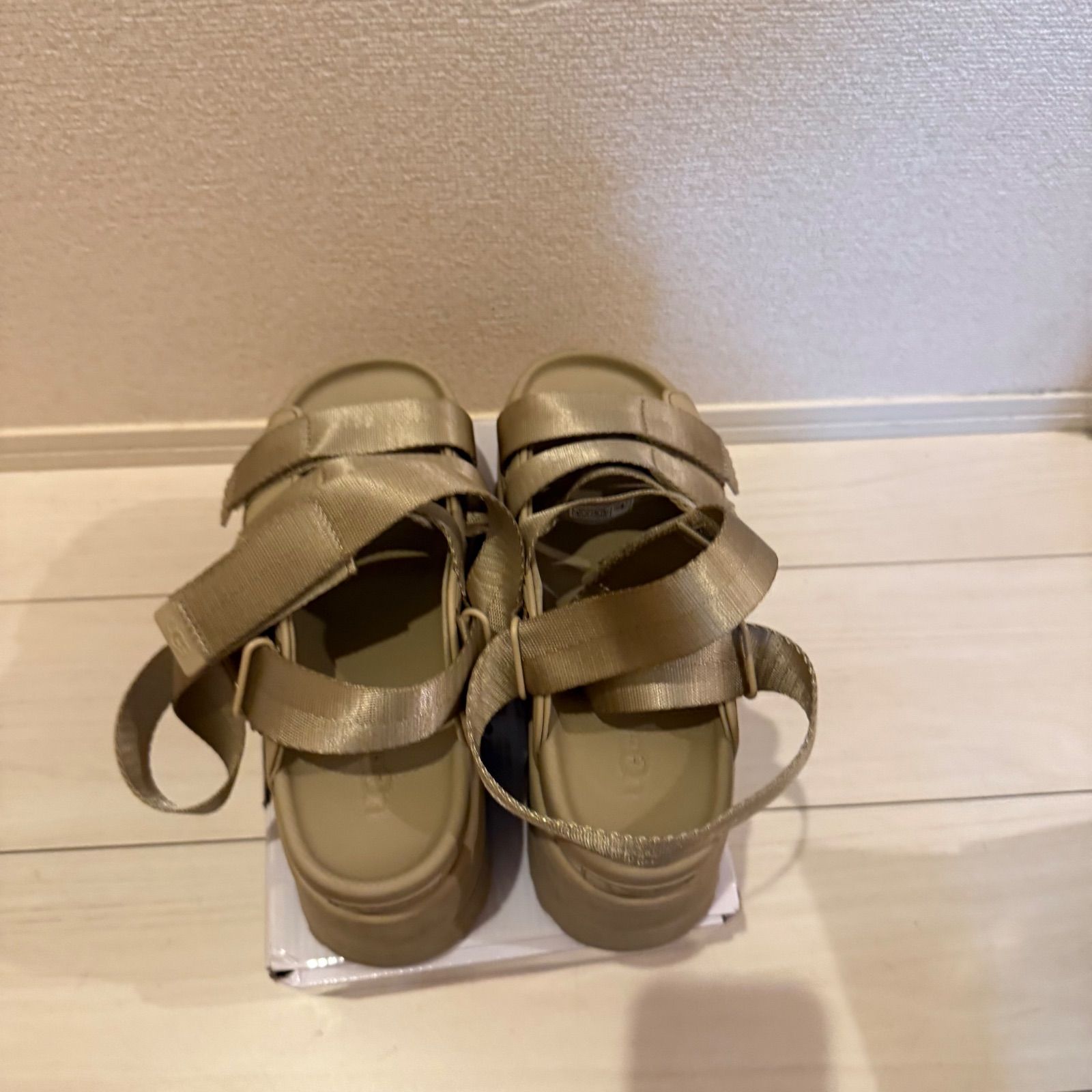 値下げ可能！】UGG GOLDENRISE アグ ゴールデンライズ サンダル 厚底