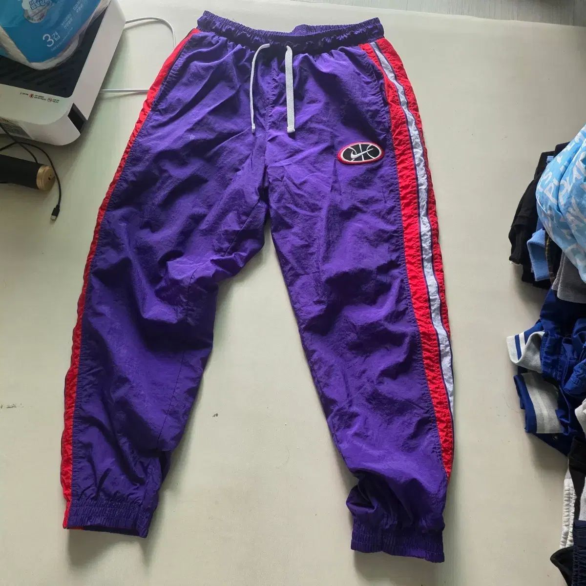 ナイキ トラック パンツ パープル レッド ライン