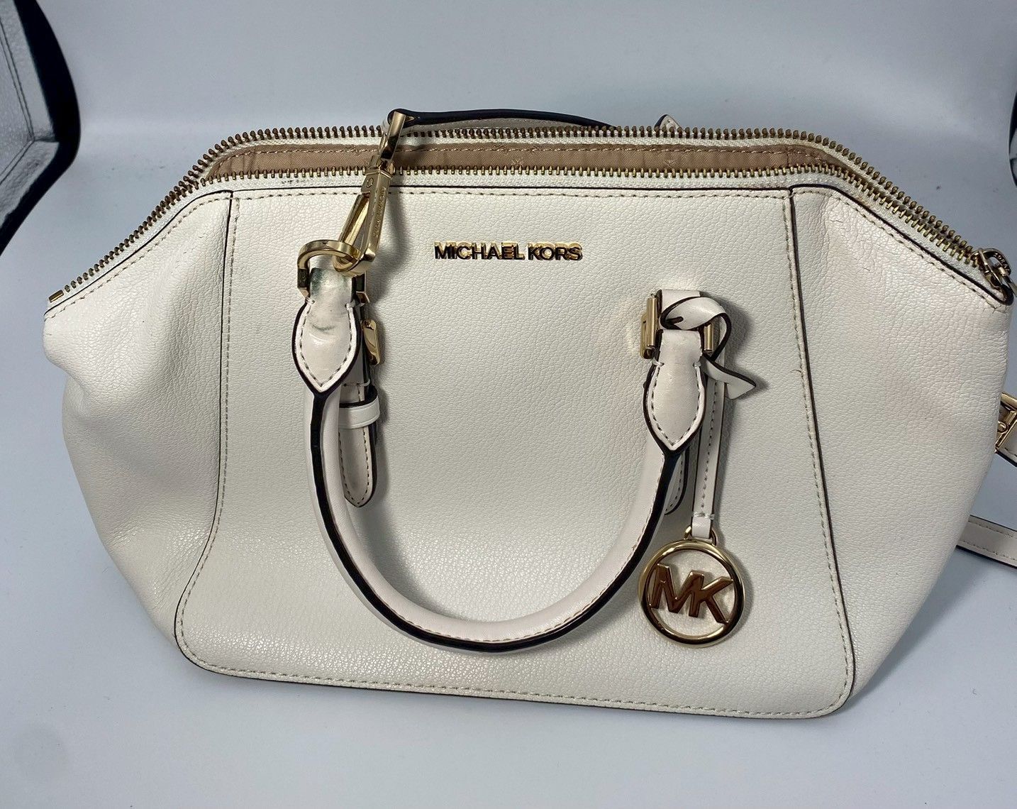 マイケルコース MICHAEL KORS 2WAY ハンドバッグ ショルダーバッグ 35T0GCFM2L ホワイト 白 ゴールド金具 レザー 本革 カバン 鞄 かばん 肩掛け 斜め掛け 手提げ レディース チャーム付き 底幅28cm マチ12cm ブランド