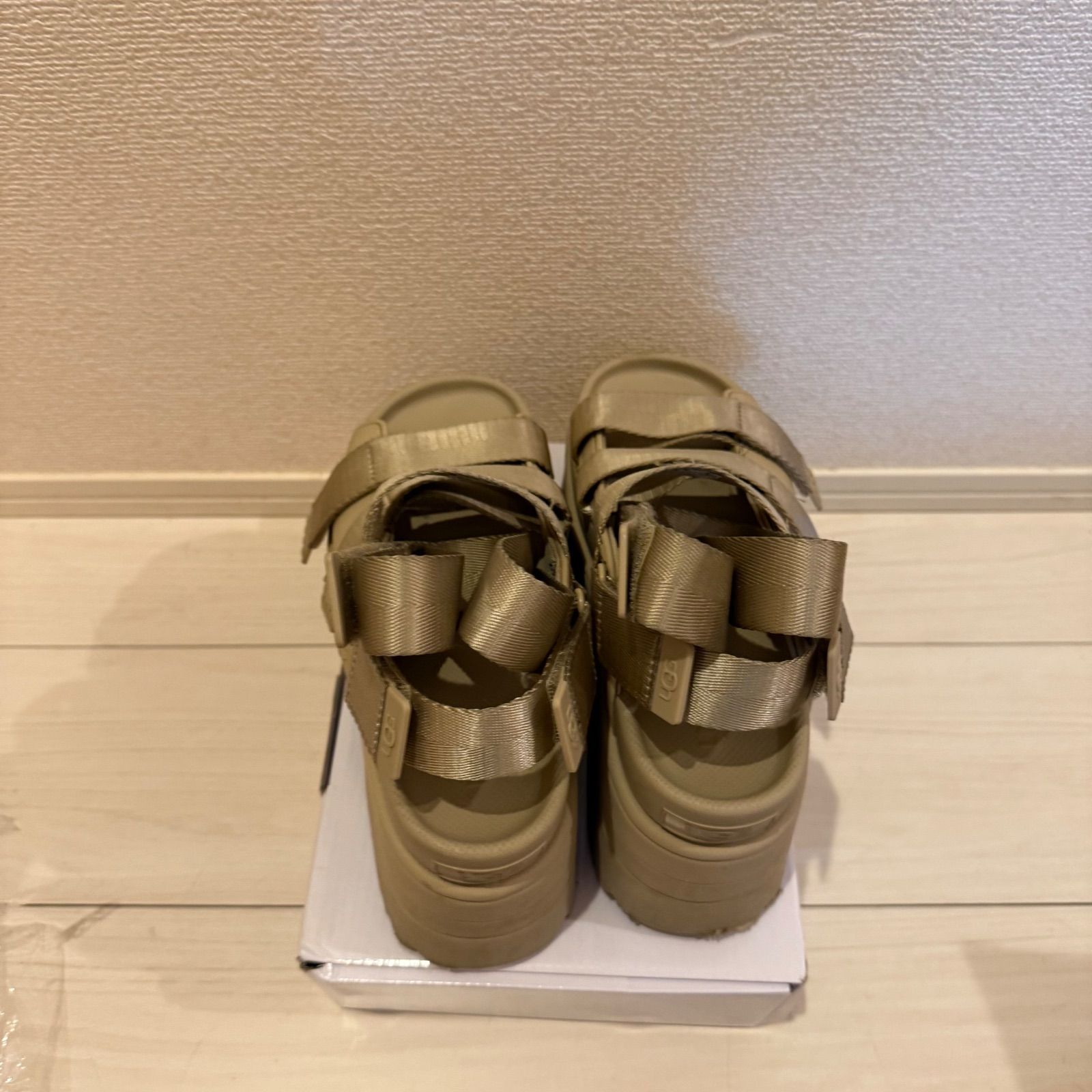 値下げ可能！】UGG GOLDENRISE アグ ゴールデンライズ サンダル 厚底