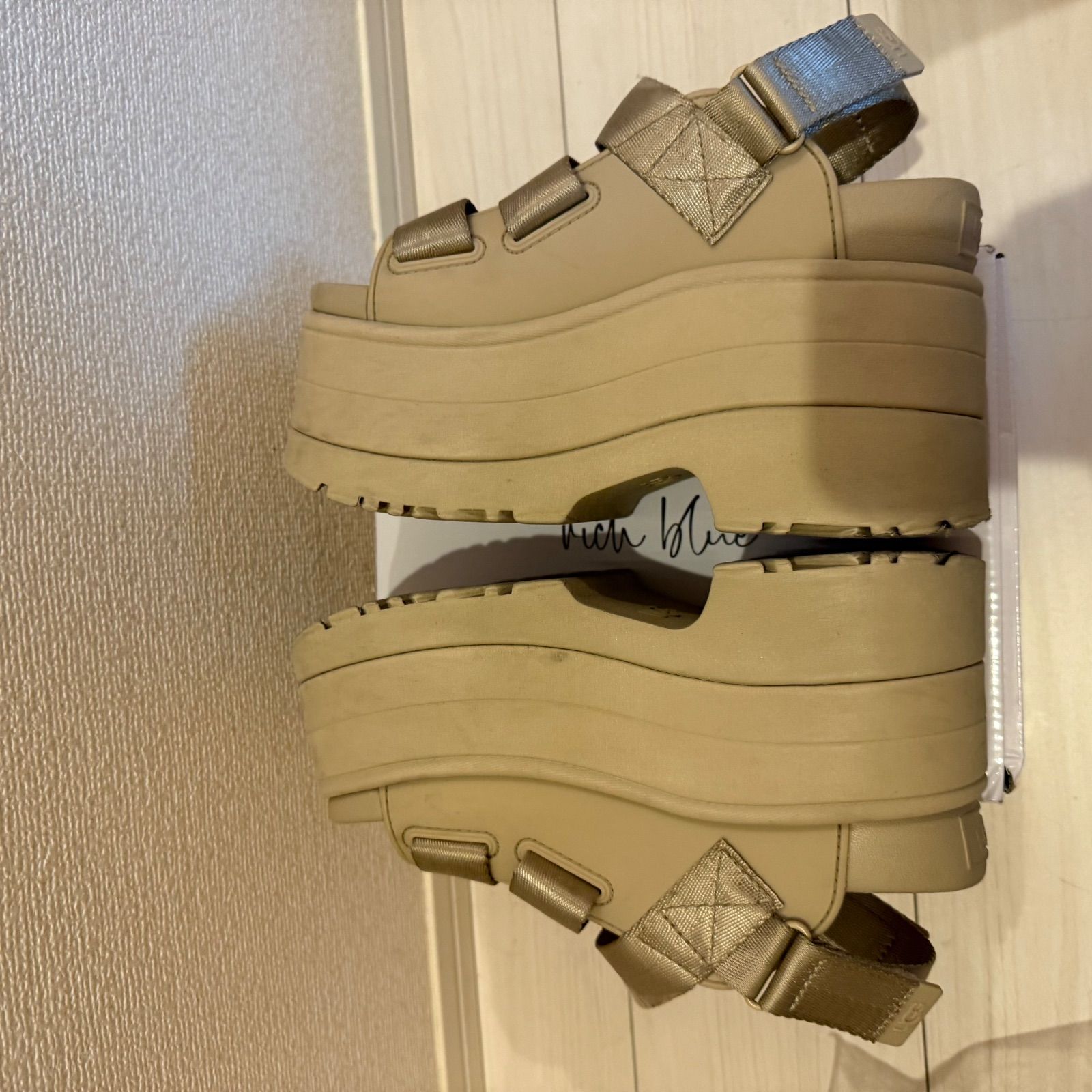 値下げ可能！】UGG GOLDENRISE アグ ゴールデンライズ サンダル 厚底