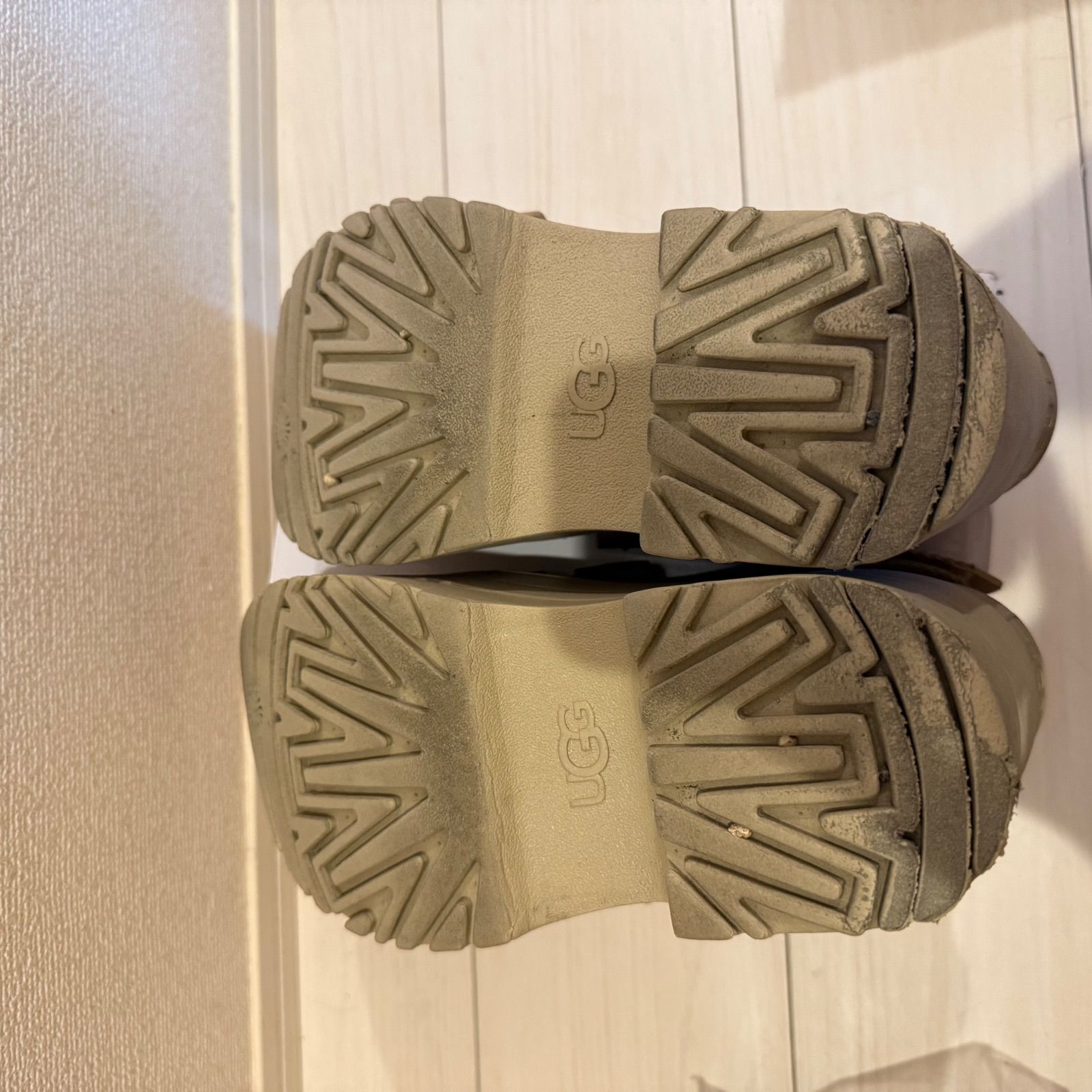 値下げ可能！】UGG GOLDENRISE アグ ゴールデンライズ サンダル 厚底