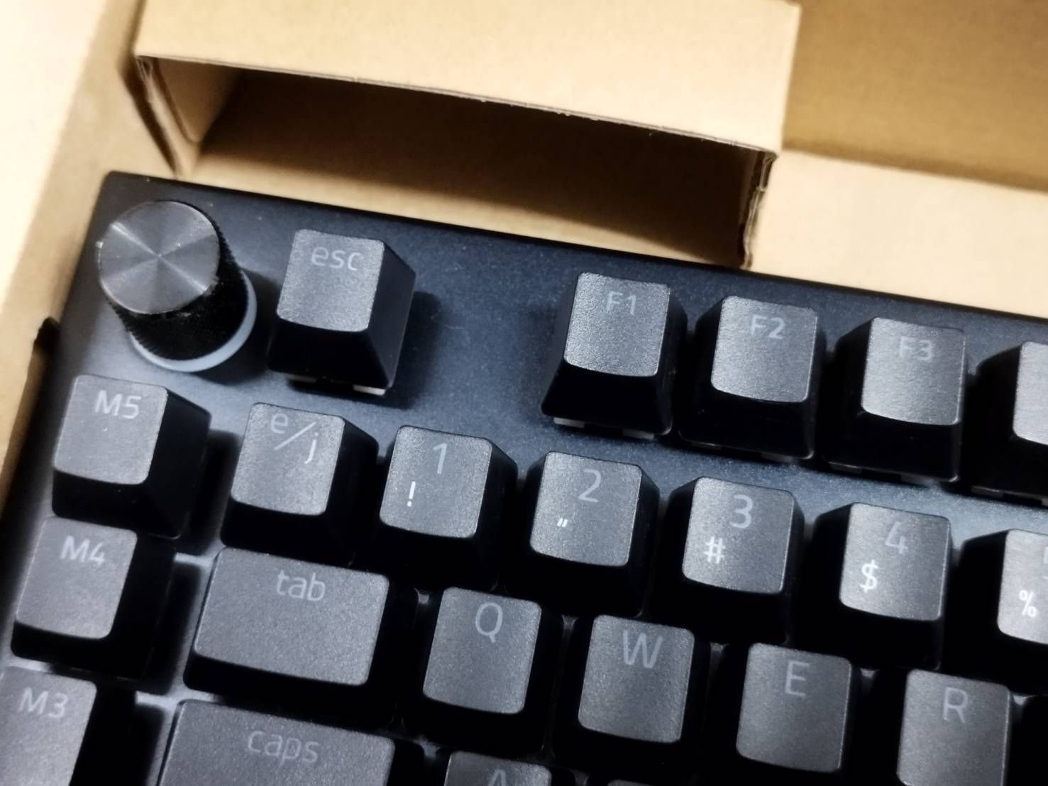 Razer BlackWidow V4 Pro 黄軸 中古良品 - メルカリ
