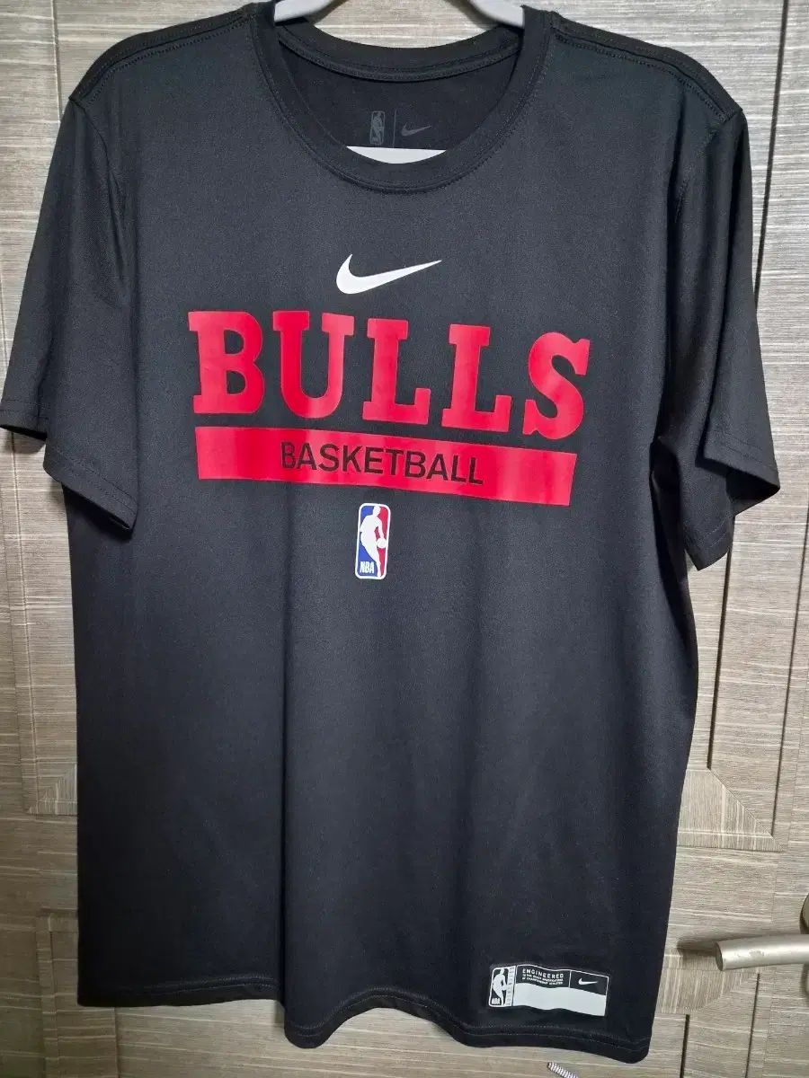 ナイキNBA Chicago Bulls（シカゴ・ブルズ）SHOOTINGシャツ