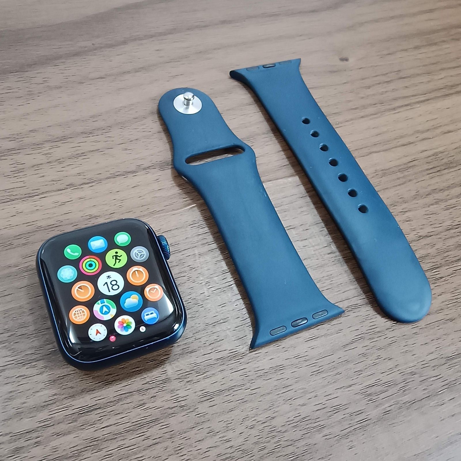 Apple Watch Series 6 GPSモデル 40mm A2291 MG143J/A ブルー
