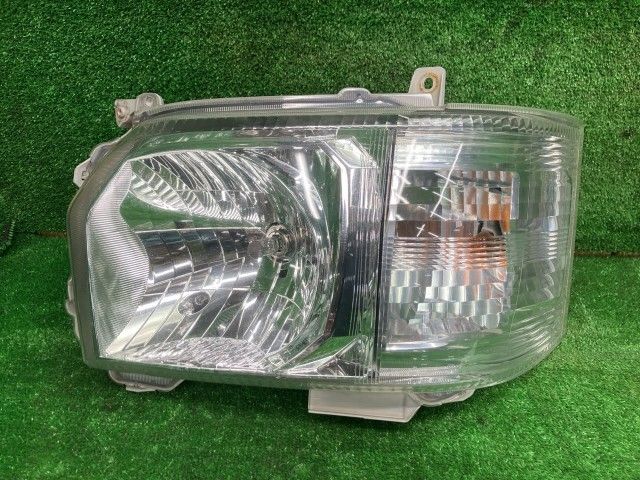 ハイエース KDH206V 左ヘッドランプ・ヘッドライト ロングDX 1T コイト 26-131 81150-26710 8P4