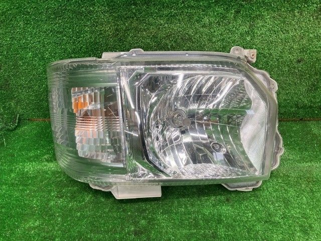 ハイエース KDH206V 右ヘッドランプ・ヘッドライト ロングDX 1T コイト
