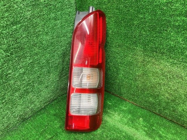 ハイエース KDH206V 右テールランプ・テールライト ロングDX 1T コイト 26-120 81550-26201 8P4