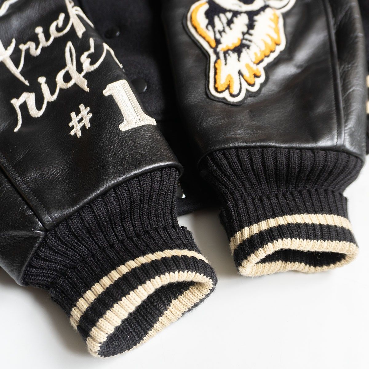 美品】WHITESVILLE【フルデコ レザースリーブ スタジャン】40