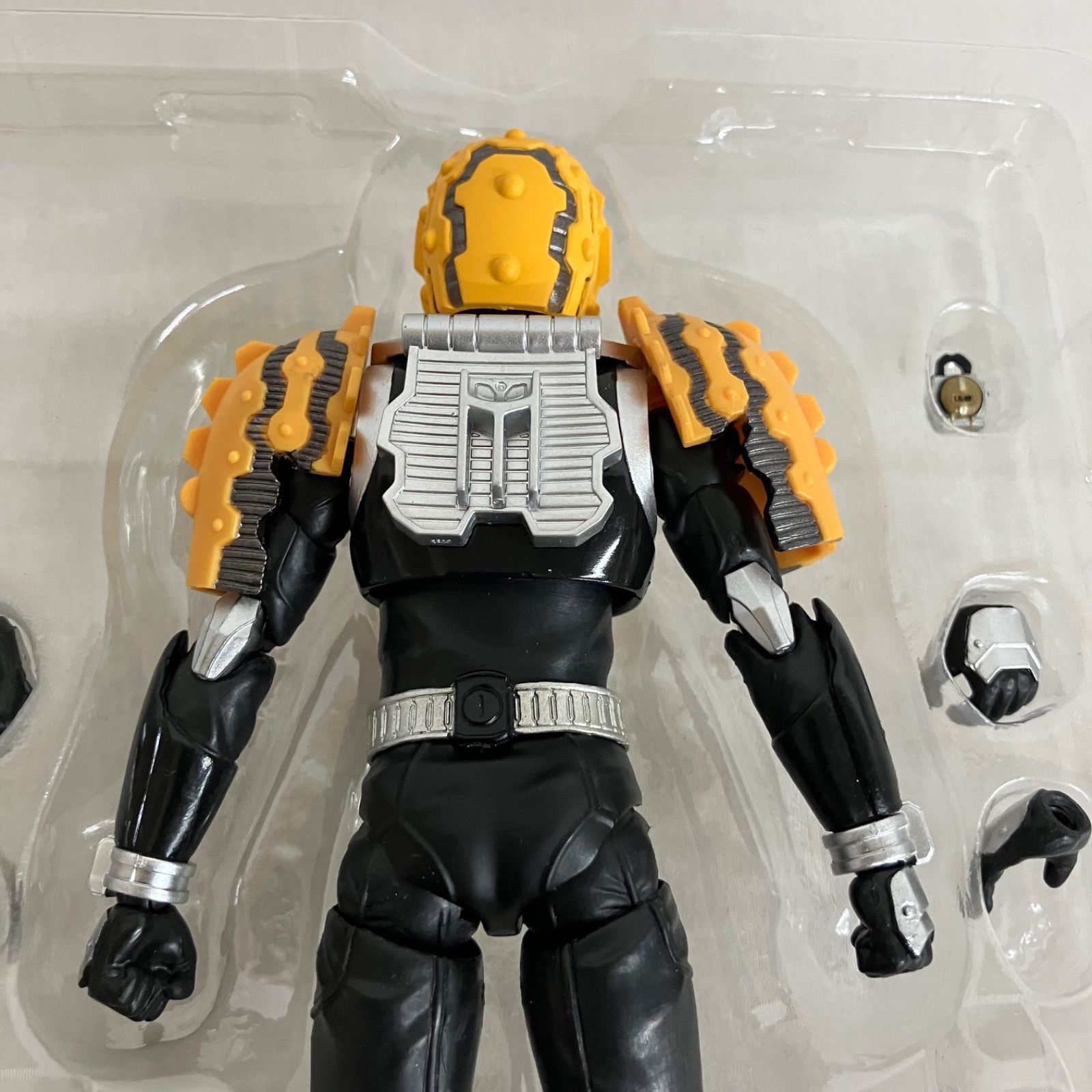 中古 仮面ライダー鎧武 S.H.Figuarts 仮面ライダーナックルクルミ 