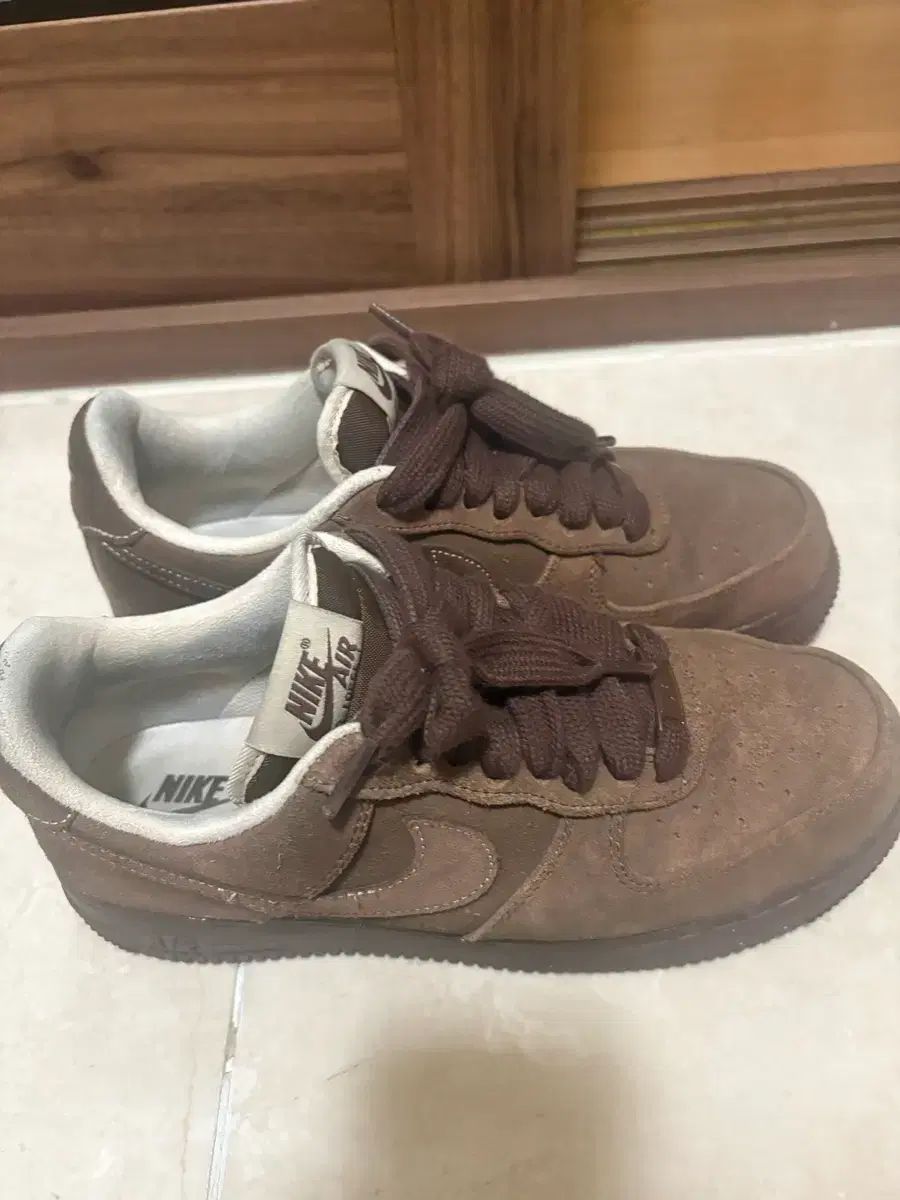 265 NIKE エアフォース 1 '07 カカオ ワウ