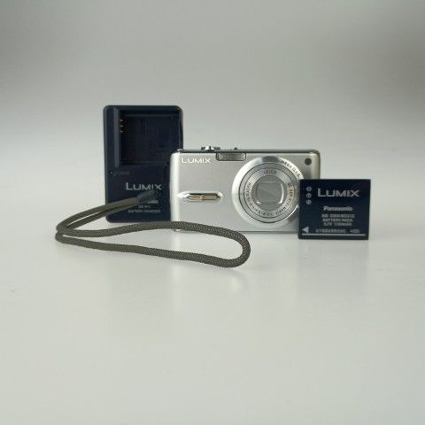 Panasonic LUMIX DMC-FX07 Silver コンパクトデジタルカメラ デジカメ