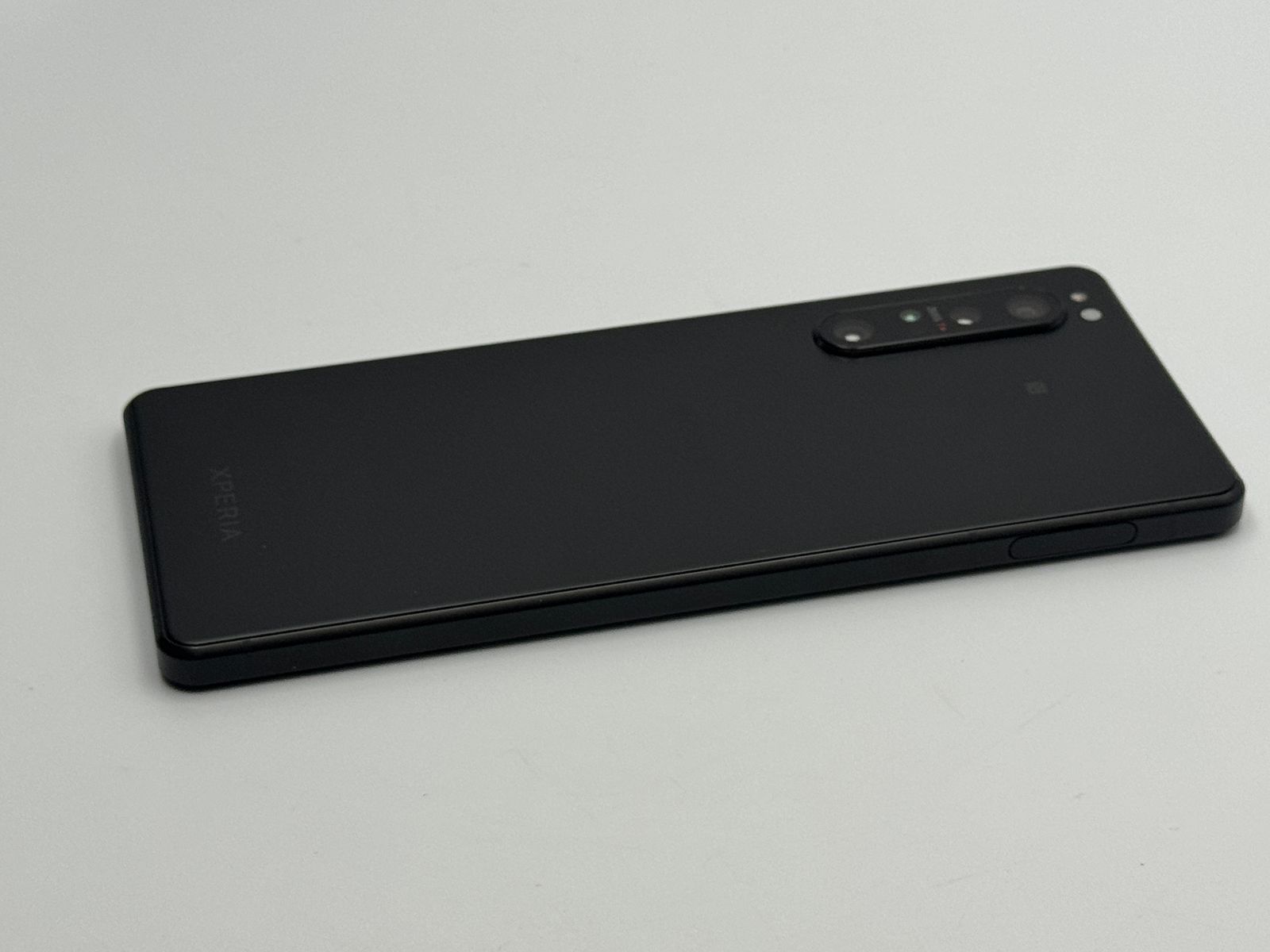 【中古B】Xperia 1 II XQ-AT42 フロストブラック SIMフリー 白ロム